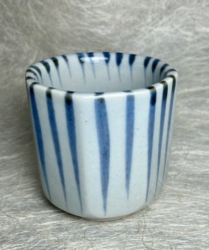 Theetas laag blauwe strepen - Tea cup low blue stripes.