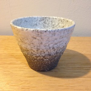 Theetas-potje grijs wit/Tea cup-bowl grey white.
