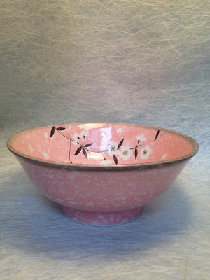 Noodel kom roze met bloemen/Noodle bowl pink with flowers.
