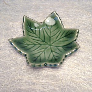 Mini bordje groen blaadje/Mini plate green leaf.