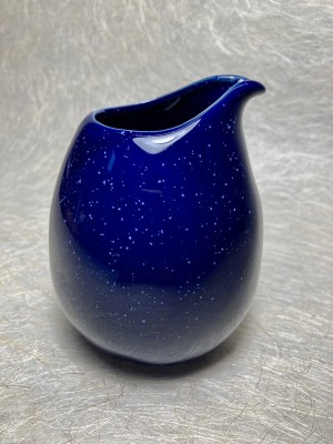 Kannetje hoog blauw / Pitcher royal blue.