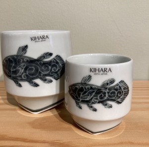 Sake tas - theetas vis/Sake cup - small tea cup fish.