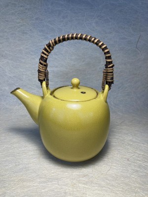 Theekan geel / Tea pot yellow.