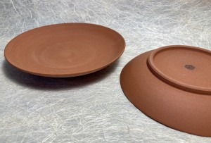 Bordje rood ongeglazuurd - Small plate red unglazed.