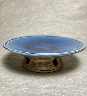 Schaaltje fel blauw op voet - Plate bright blue footed.