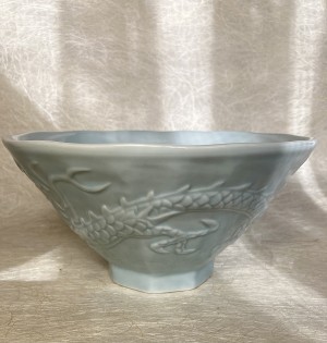 Noodle kom konisch bleek blauw met draak.