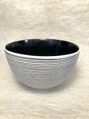 Kom zwart binnen - Bowl black inside.