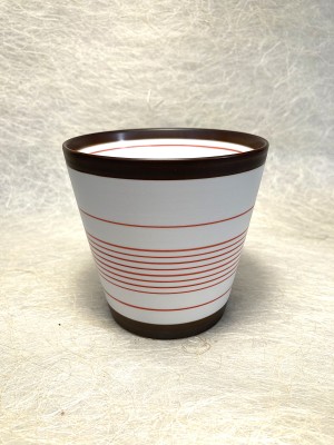 Theetas rood streepjes.