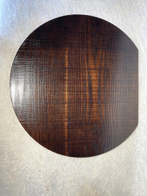 Dienblad fineer met lakafwerking.