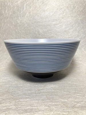 Bowl/kom fijne blauwe lijntjes.