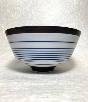 Bowl/kom blauwe strepen met bruine rand.