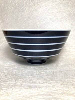 Bowl/kom donker blauw/wit strepen.